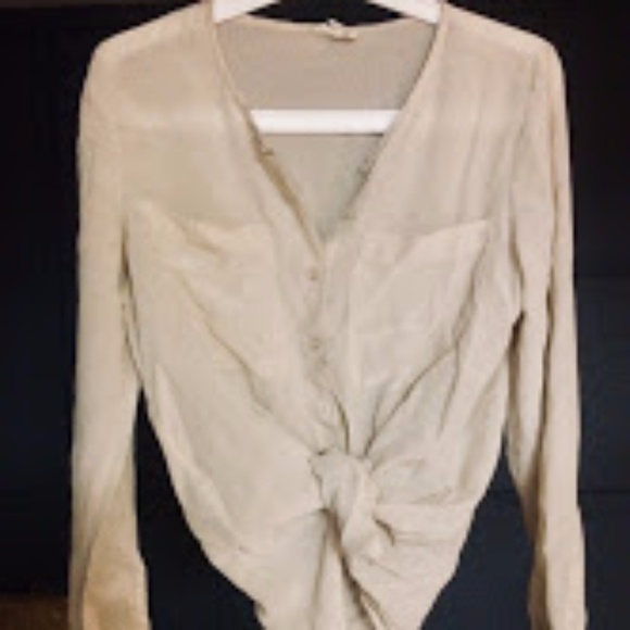 Urban Outfitters Tops - Urban Outfitters blouse great condition M